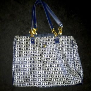 Tommy Hilfiger purse in mint condition